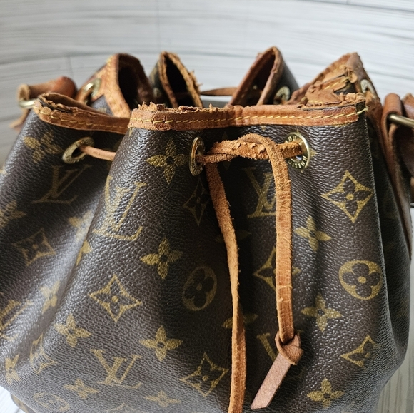 Louis Vuitton Noe Bucket Bag PM in Monogram Canvas and Leather - Picture 7 of 16